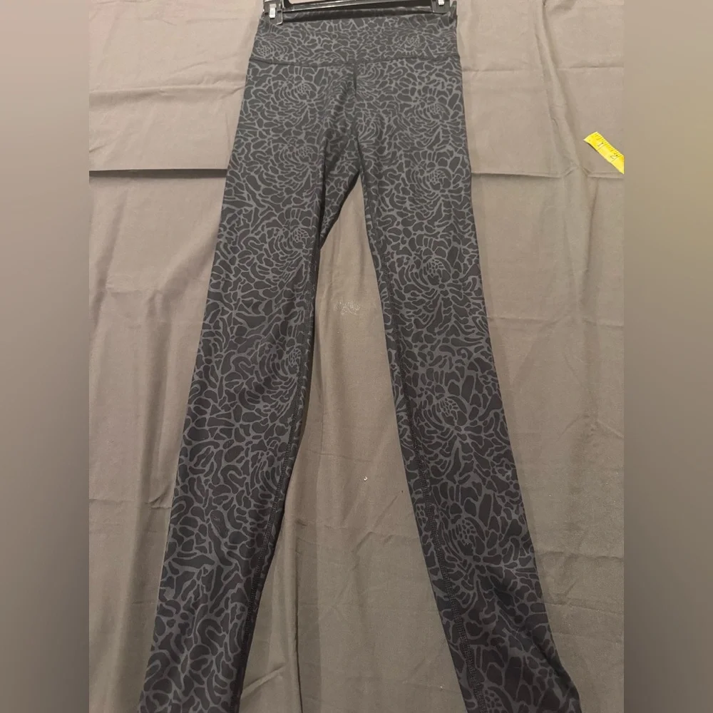 Lululemon Wunder Under Pant High-Rise Roll Down Full-On Luxtreme Petal Camo sz 2